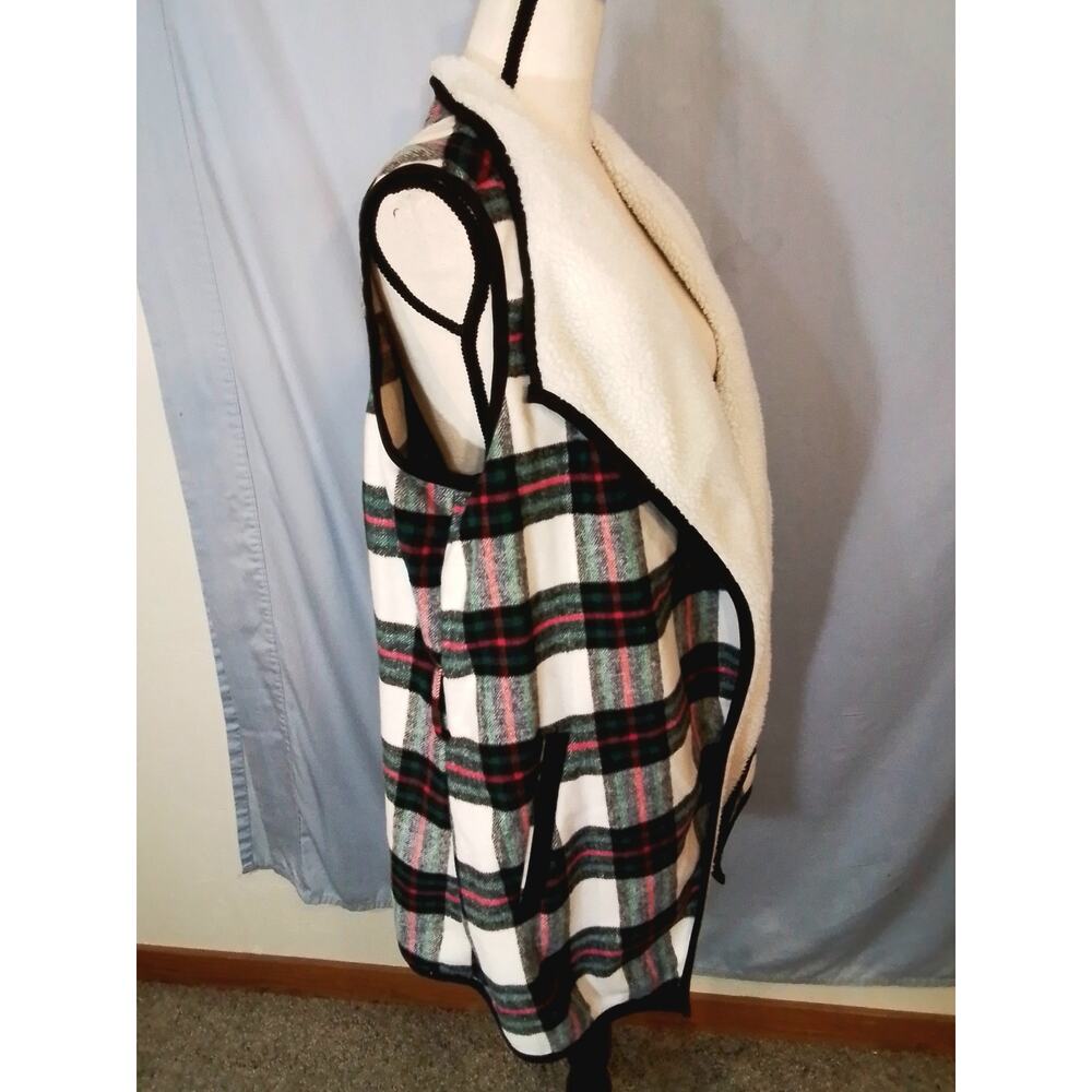 Christopher & Banks : Winter best, green plaid. Christmas themed. - Picture 2 of 6